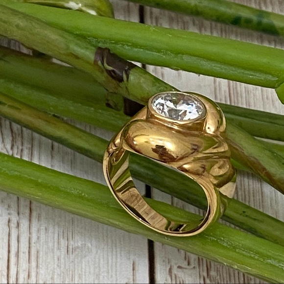 Unsigned Gold-tone Solitaire CZ Clear Bezel Ring Size 7 - Picture 4 of 11